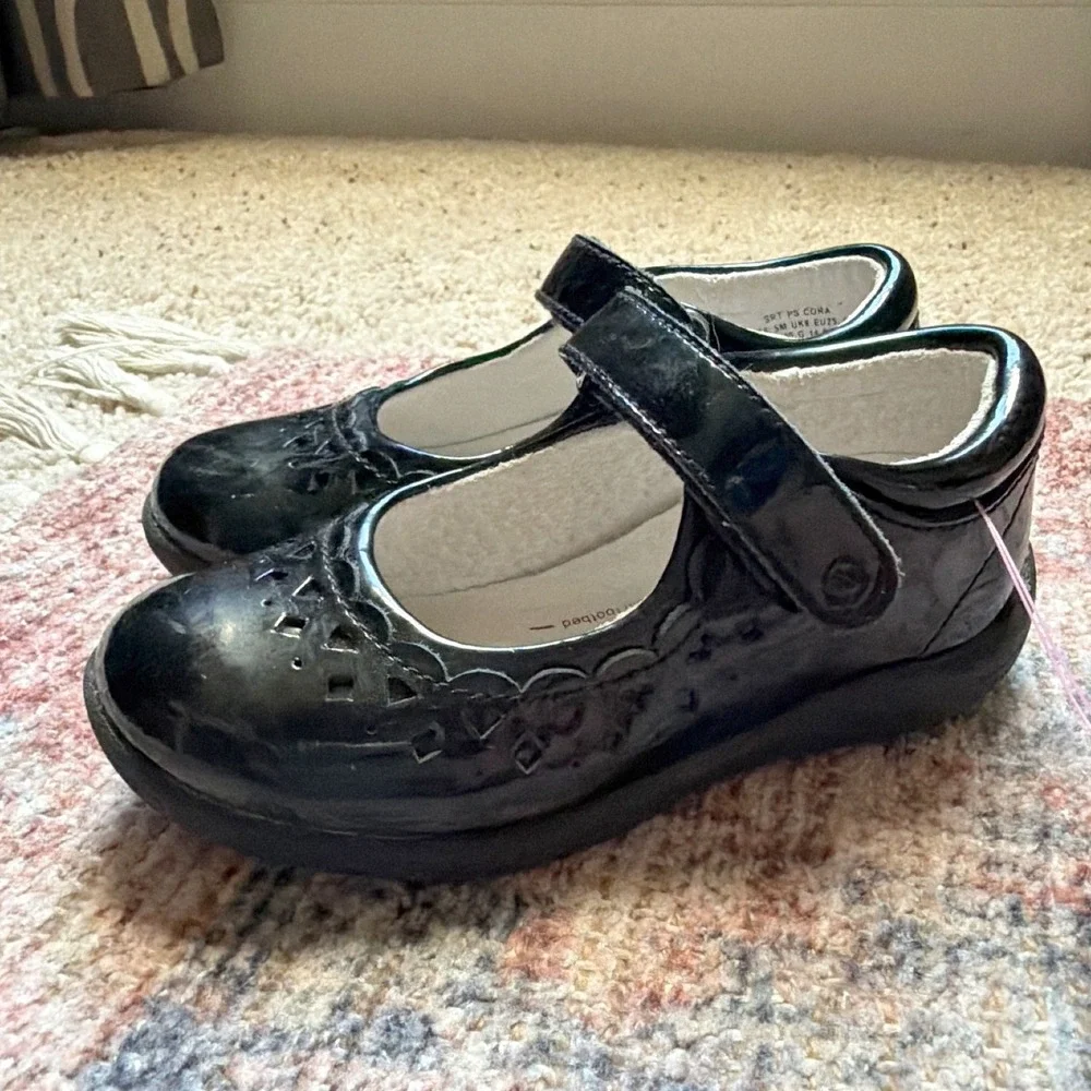Stride Rite Mary Jane Toddler Girls 8.5M Patent Leather Flats SRT Dress Shoe